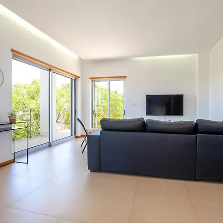 Golden Views Penthouse 3br In Newtown Daire